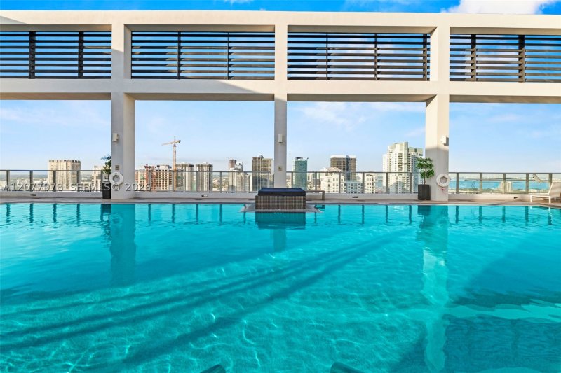 Comprar apartamento no Centro Condo 2602