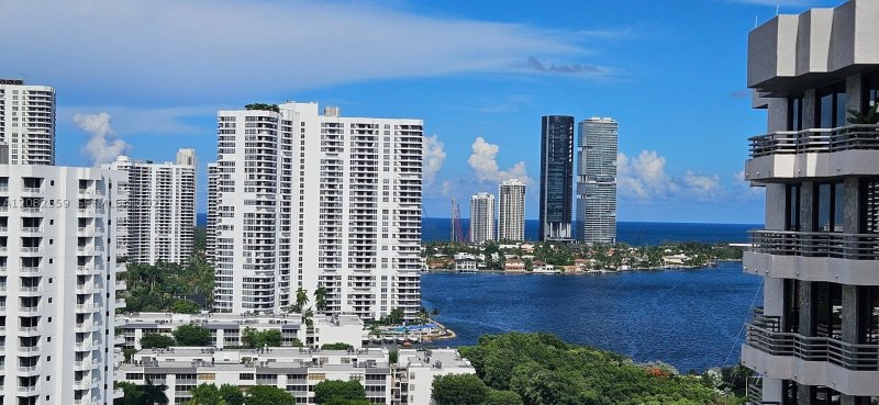 Apartment for rent at Parc Central Aventura LP08