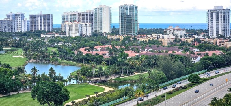 Apartment for rent at Parc Central Aventura LP08