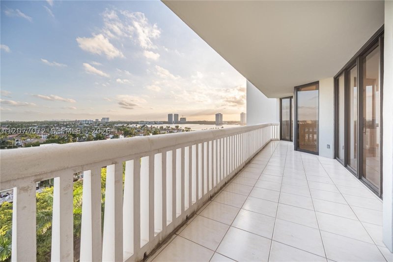 Condo for sale at 2000 Williams Island 908