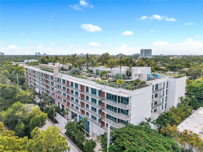 2200 Brickell Apt #202