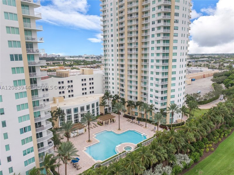 Duo Condo Apt #1403E