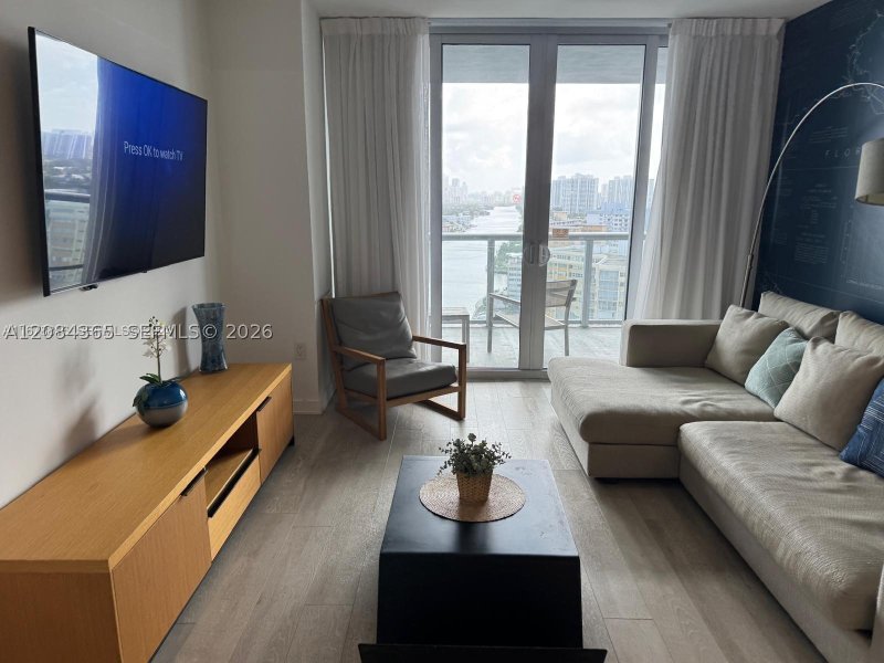 Comprar apartamento no Beachwalk R2105