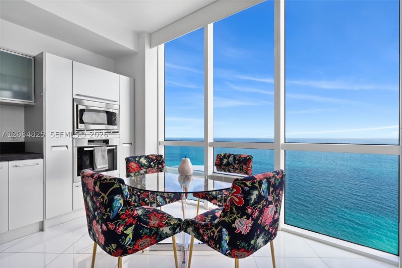 Condo for sale at Trump Royale 4709