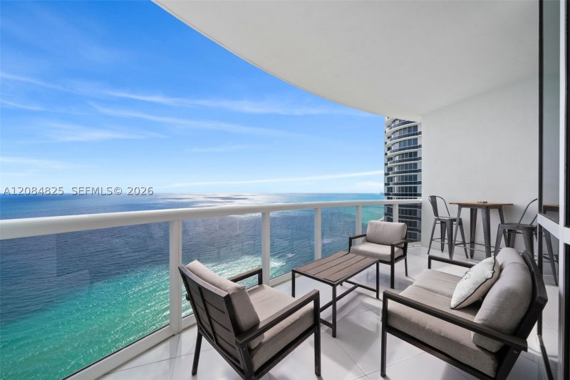 Condo for sale at Trump Royale 4709