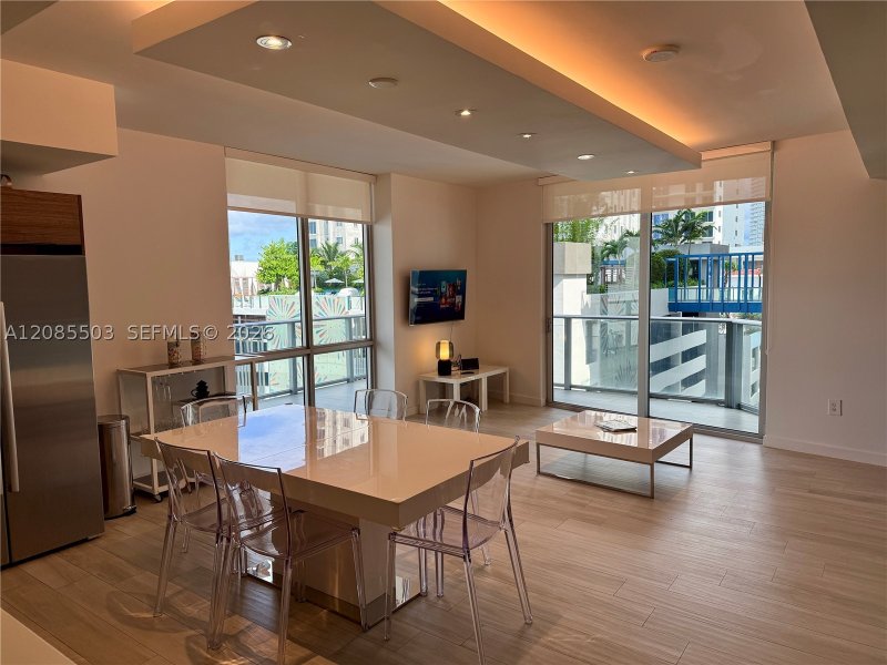 Brickell Ten Apt #908