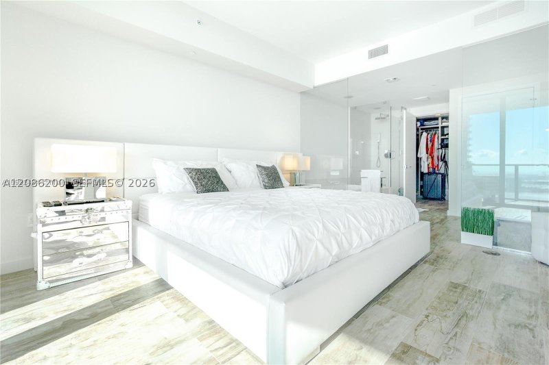 Apartment for rent at Paraiso Bay Miami 4402