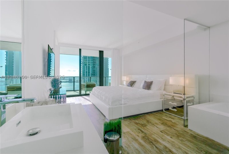 Apartment for rent at Paraiso Bay Miami 4402