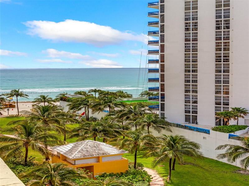 Condo for sale at Aventura Beach Club 641