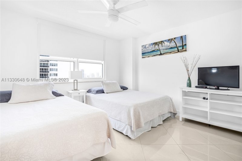 Apartment for rent at 2080 Ocean Drive 1507