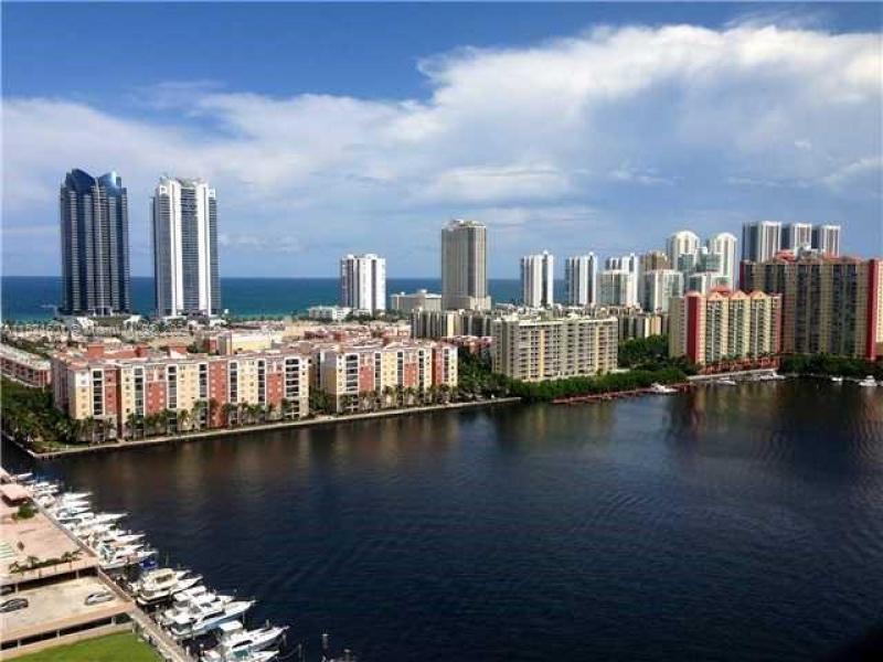 Condo for sale at Winston Towers 1809