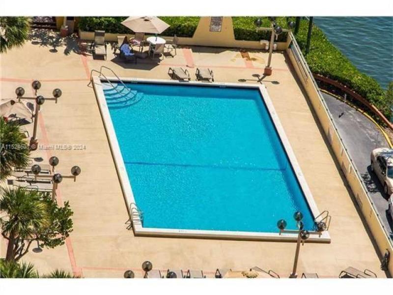 Condo for sale at Winston Towers 1809