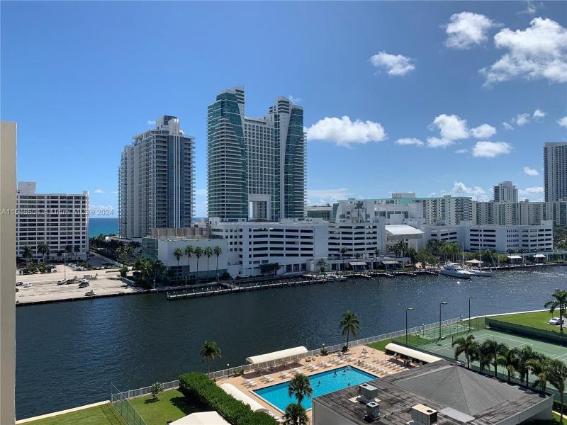 Rent A11546504 Carriage House Miami Beach, Condo 1112 Listed For