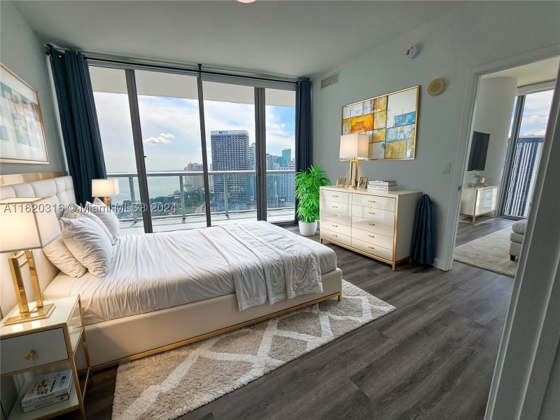 Condo for sale at Marina Blue 2701