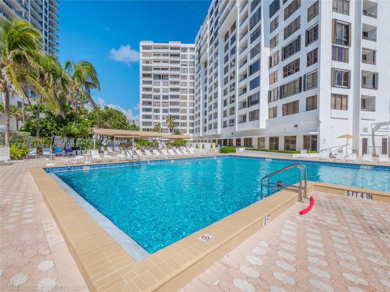 Apartment for rent at Alexander Towers 504