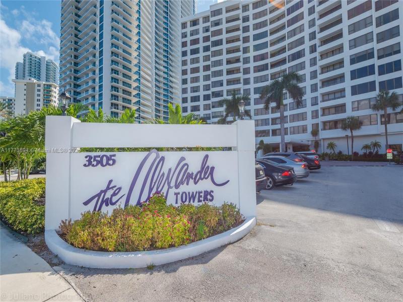 Apartment for rent at Alexander Towers 504