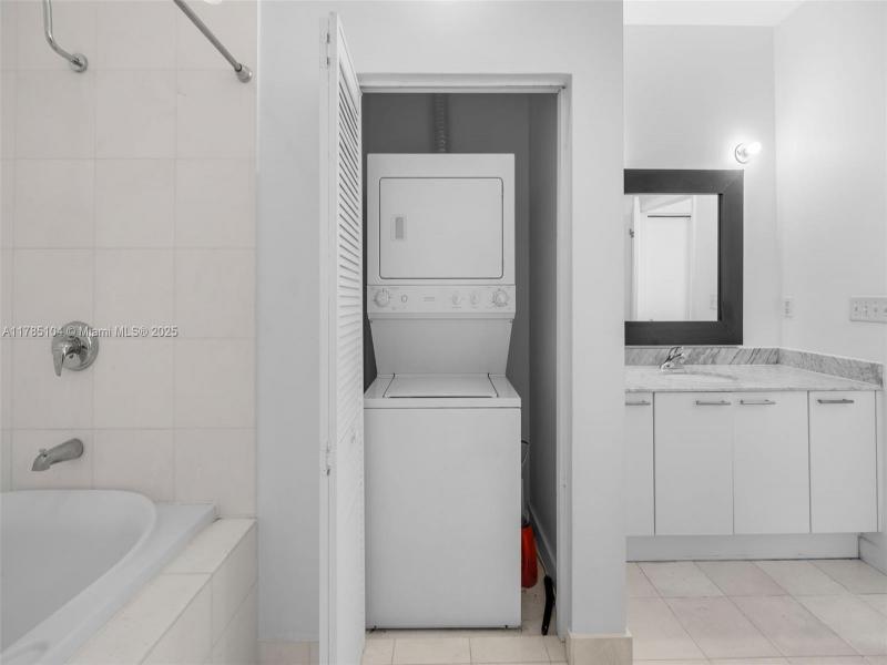 Comprar apartamento en The Meridian Lofts 412