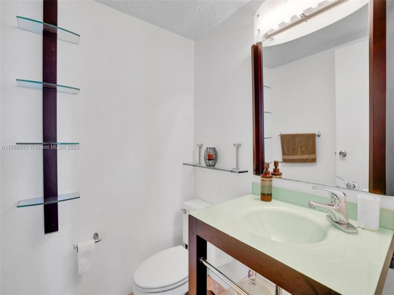 Condo for sale at Towers of Oceanview South 422(+DEN)