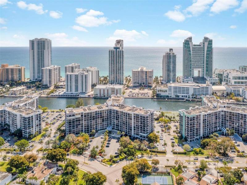 Condo for sale at Towers of Oceanview South 422(+DEN)