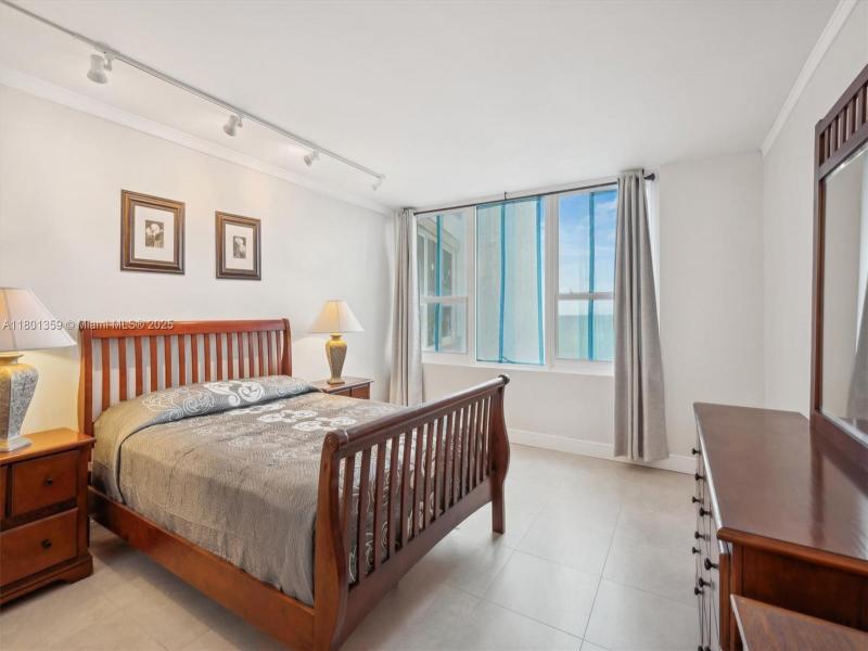 Condo for sale at Alexander Towers 420