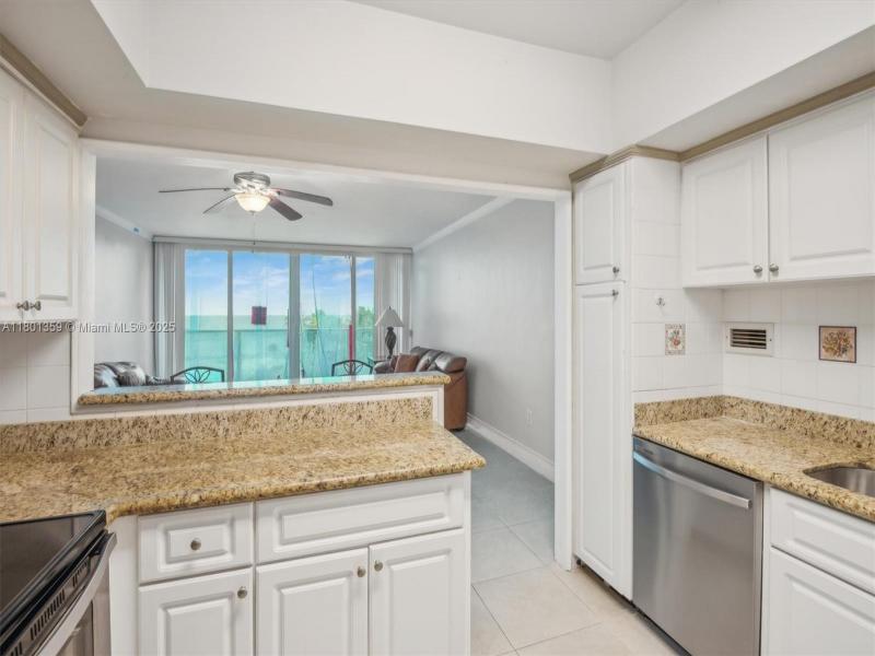 Condo for sale at Alexander Towers 420