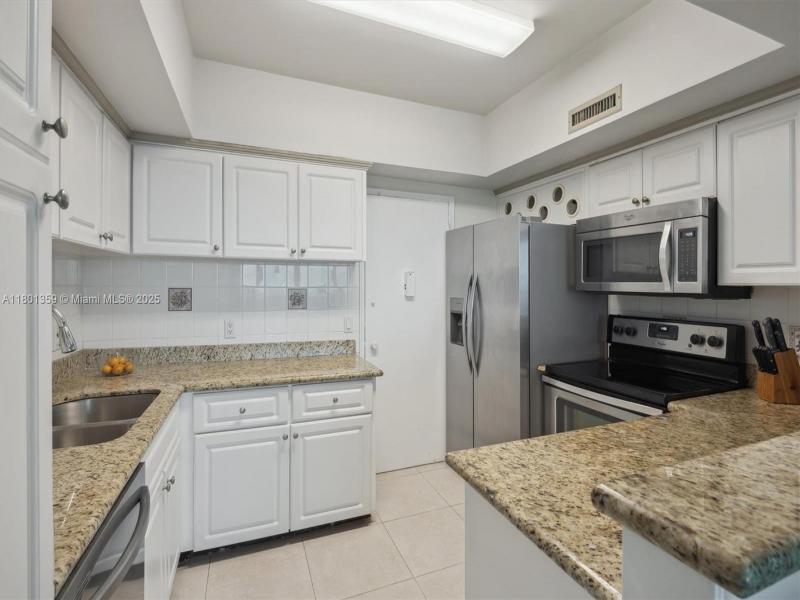 Condo for sale at Alexander Towers 420