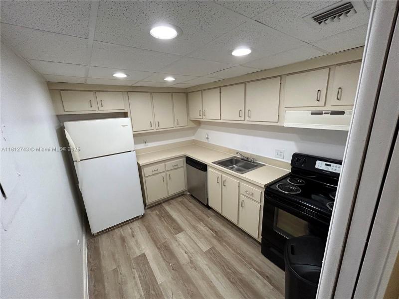 Property photo # 9