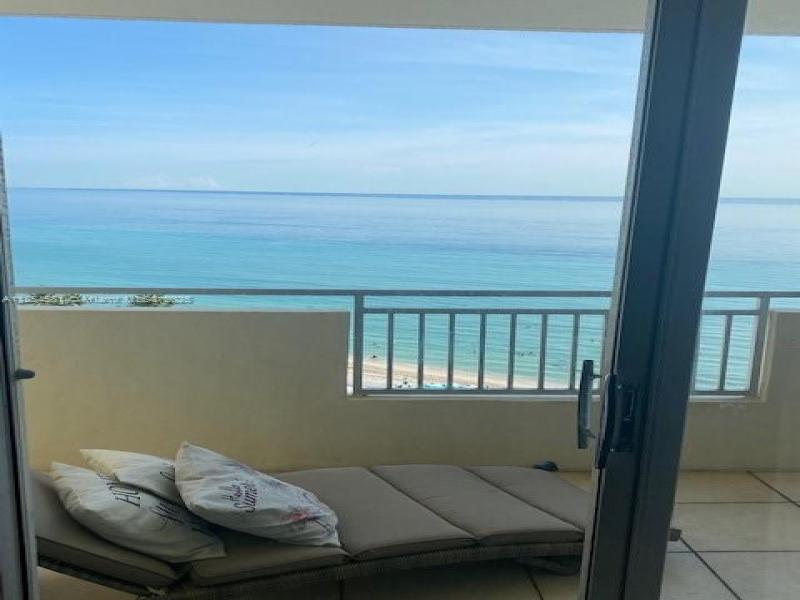 Condo for sale at Parker Dorado 1204