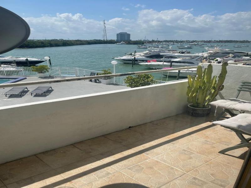 Comprar apartamento en Bayshore Yacht Tennis Club 215
