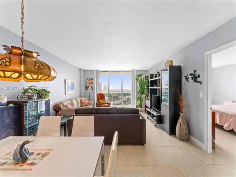 Condo for sale at Hallmark of Hollywood 1722