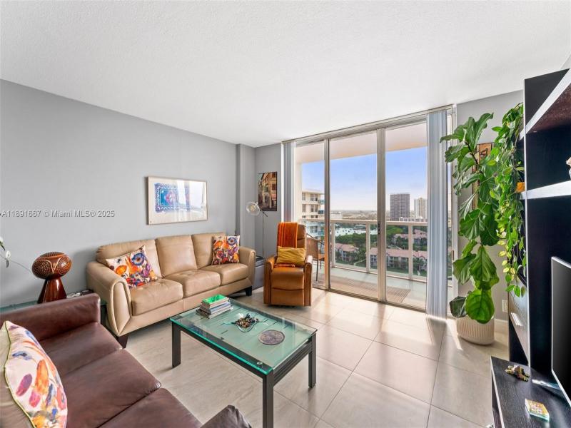 Condo for sale at Hallmark of Hollywood 1722
