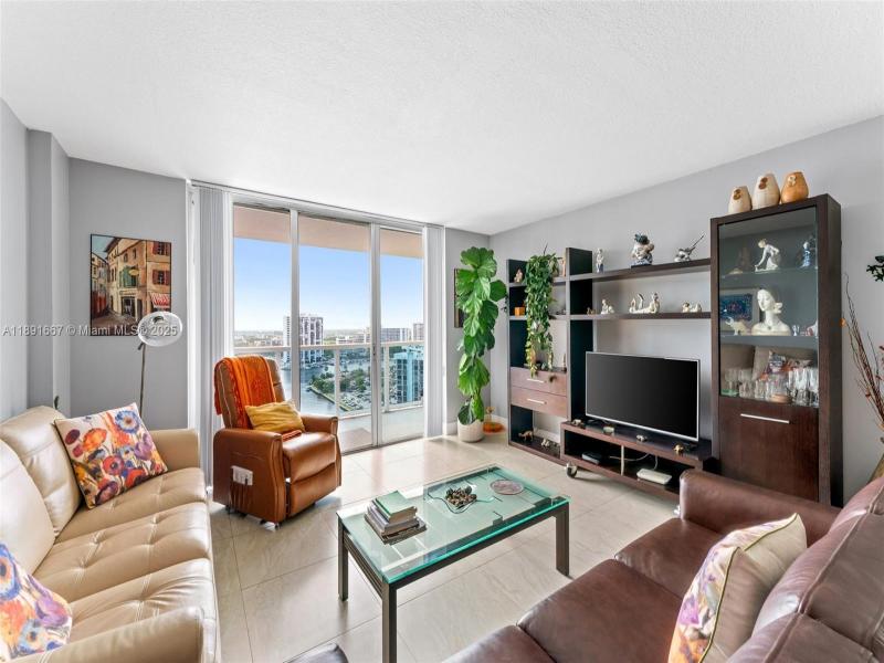 Condo for sale at Hallmark of Hollywood 1722