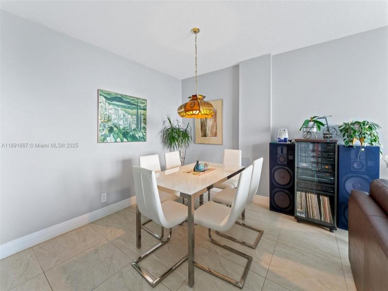 Condo for sale at Hallmark of Hollywood 1722