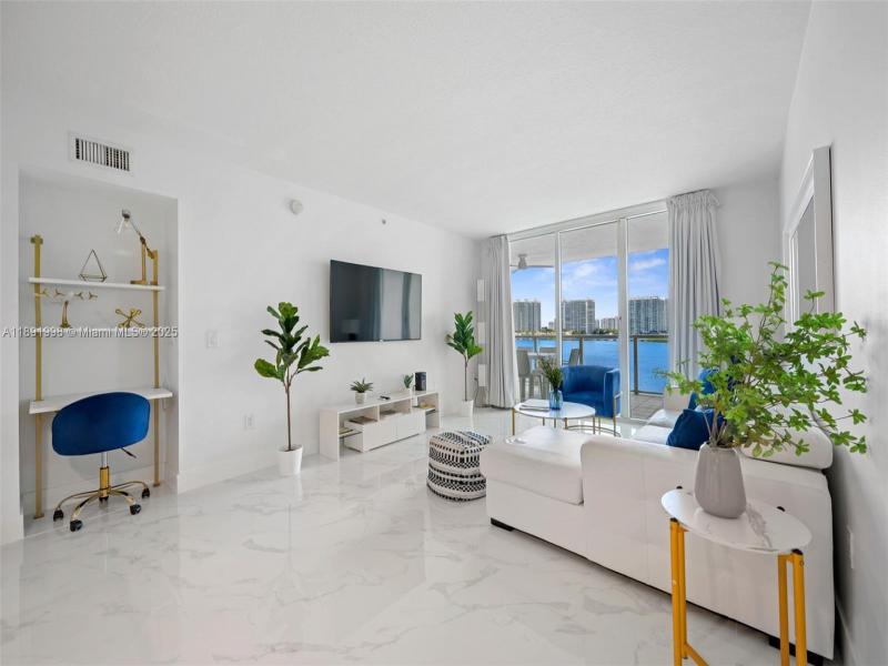 Alquiler de apartamento en Marina Bay Club 708