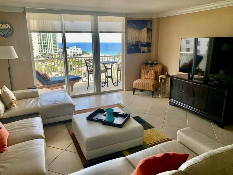 Condo for sale at The Venetian 1415