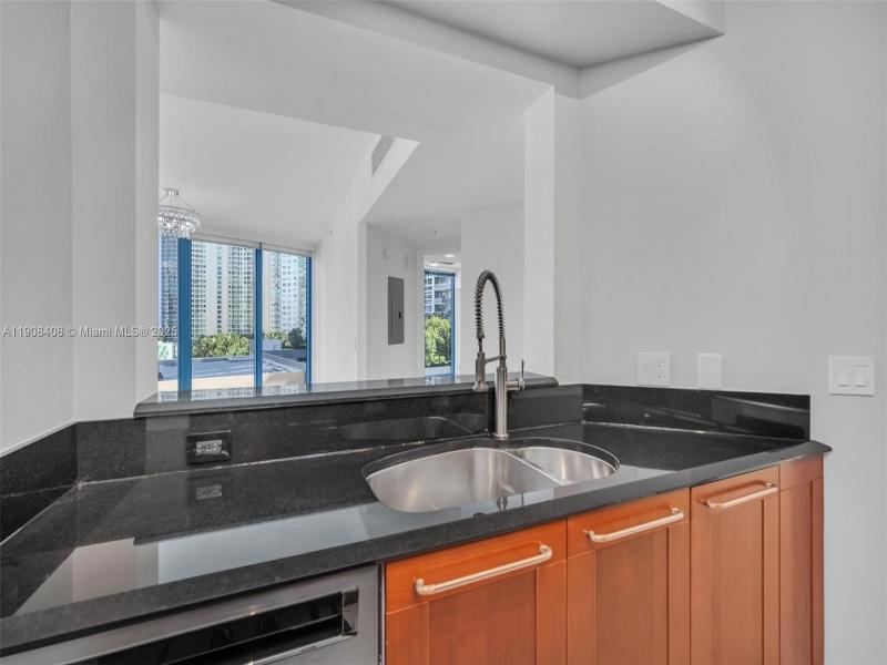 Condo for sale at Las Olas River House 1208