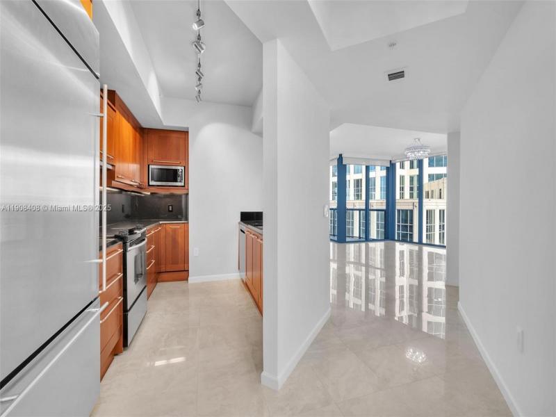 Condo for sale at Las Olas River House 1208