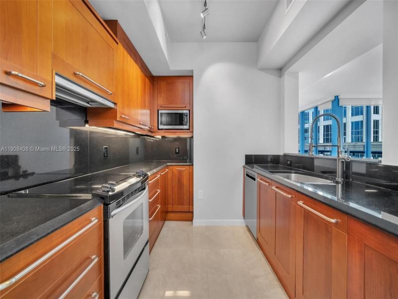 Condo for sale at Las Olas River House 1208