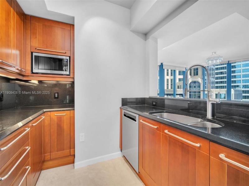 Condo for sale at Las Olas River House 1208