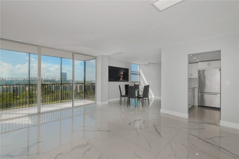 Coronado I Apt #1221