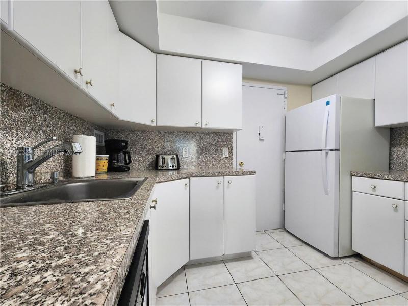 Condo for sale at Alexander Towers 508