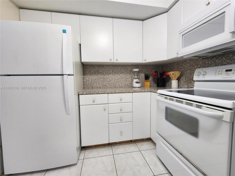 Condo for sale at Alexander Towers 508