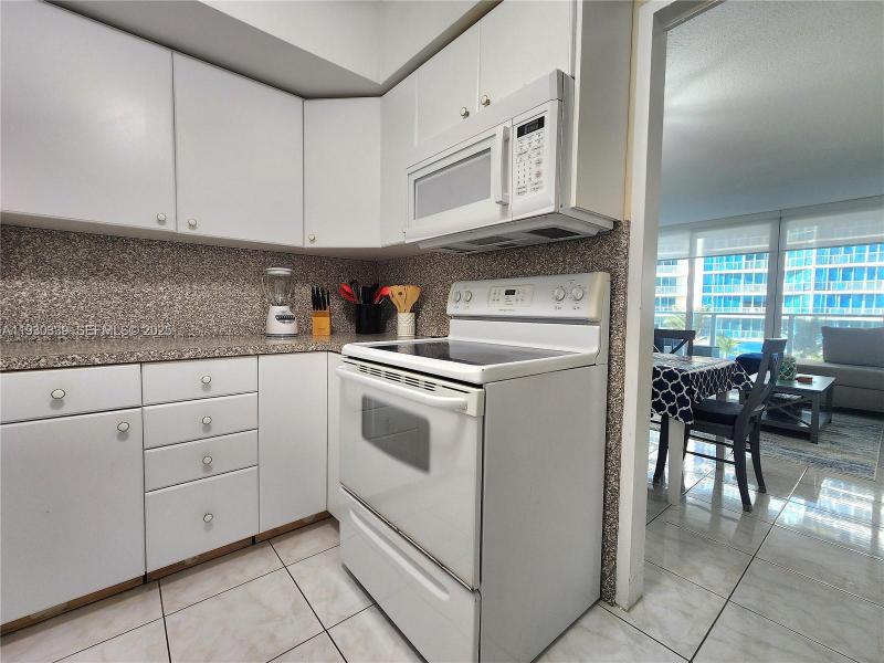 Condo for sale at Alexander Towers 508