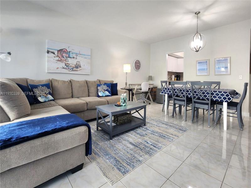 Condo for sale at Alexander Towers 508