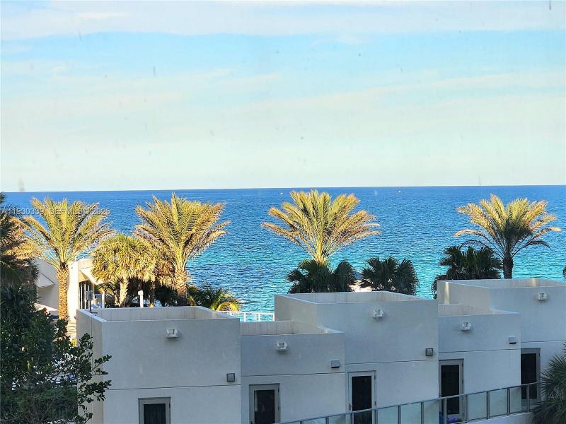 Condo for sale at Alexander Towers 508