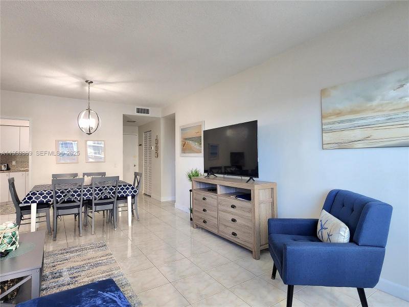 Condo for sale at Alexander Towers 508