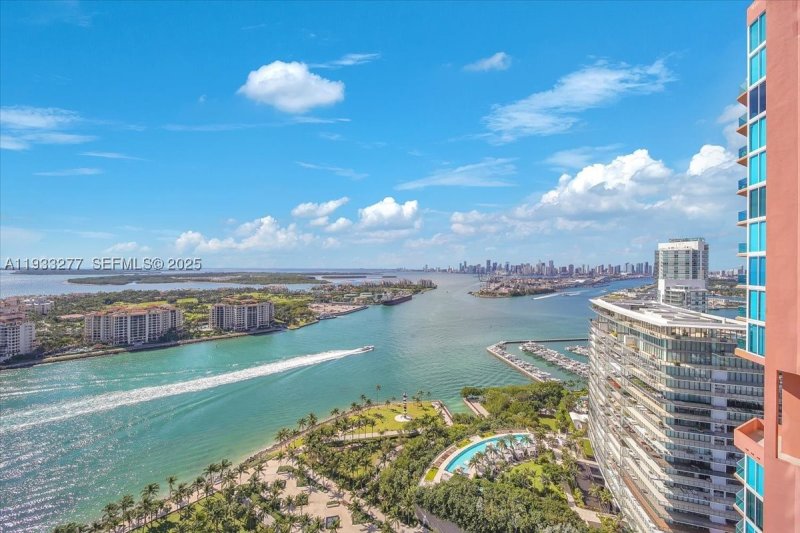 Condo for sale at Portofino Tower 3402