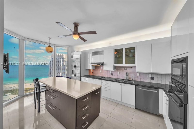 Condo for sale at Portofino Tower 3402