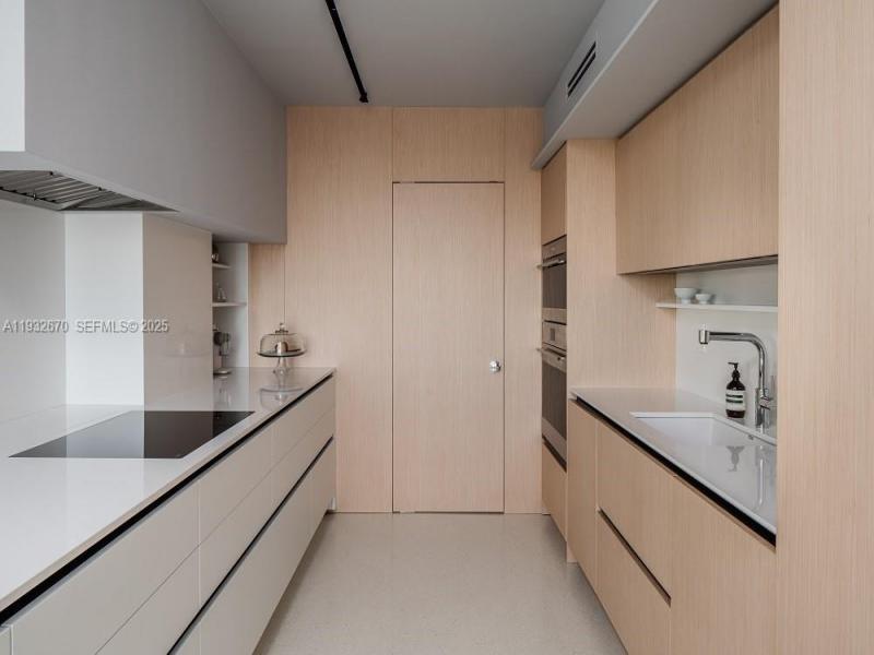 Condo for sale at Belle Towers 6E