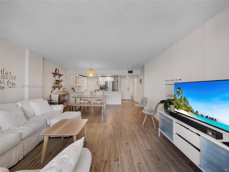Condo for sale at Hallmark of Hollywood 817